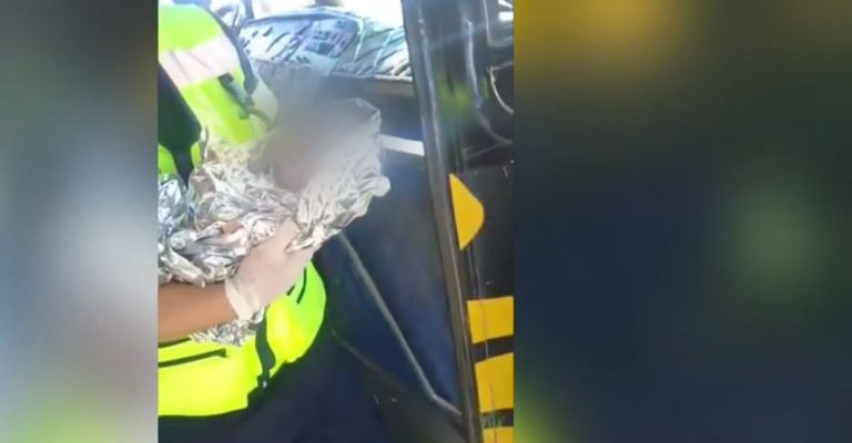 Joven haitiana dio a luz al interior de una micro en Quintero: La buscan para darle particular regalo