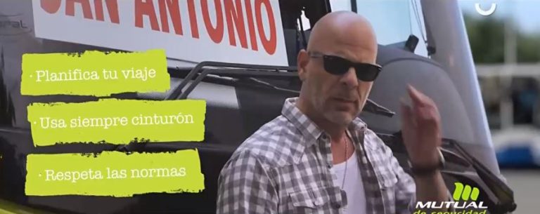 Duro de prevenir: Doble de Bruce Willis llamó a respetar medidas de seguridad en buses interurbanos