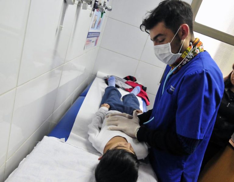 Médico le extirpó el riñón sano a un niño y le dejó el que tenía un tumor cancerígeno