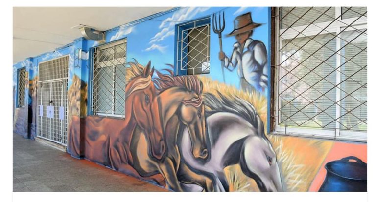 Mal comienzo en Ñuble: Comitiva de Piñera habría pintado de blanco un mural hecho por jóvenes para recibir la nueva región