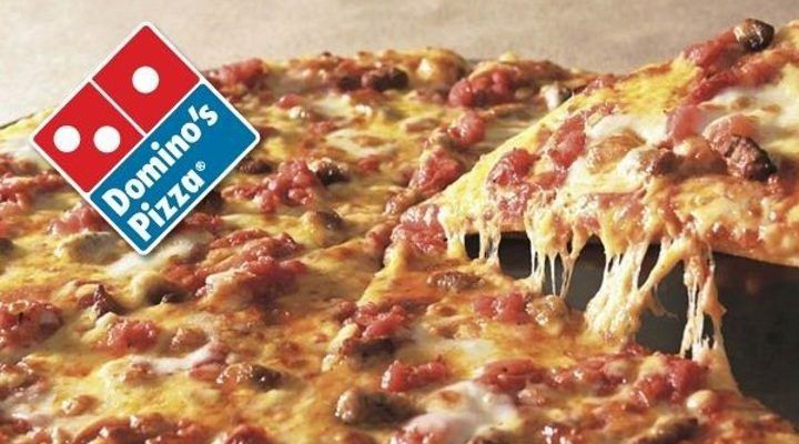 Cadena de comida ofreció 100 años de pizza gratis a quienes se tatuaran el logo