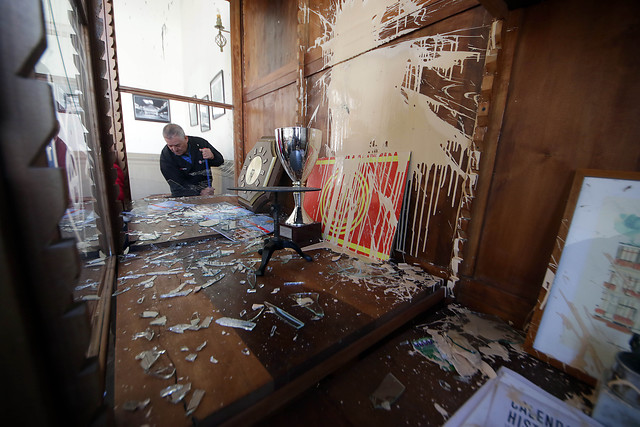 6 alumnos del Liceo de Aplicación fueron expulsados tras romper oficina del director