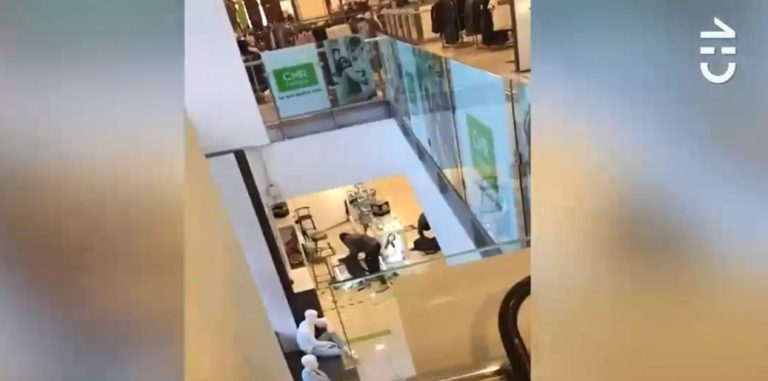 Violento asalto a tienda comercial en Providencia