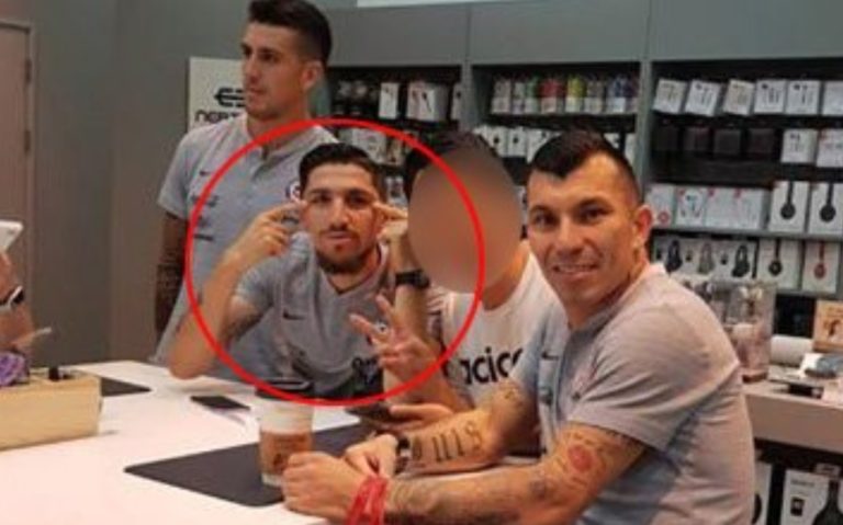 Acusan a jugador de la Roja de racismo de Corea del Sur