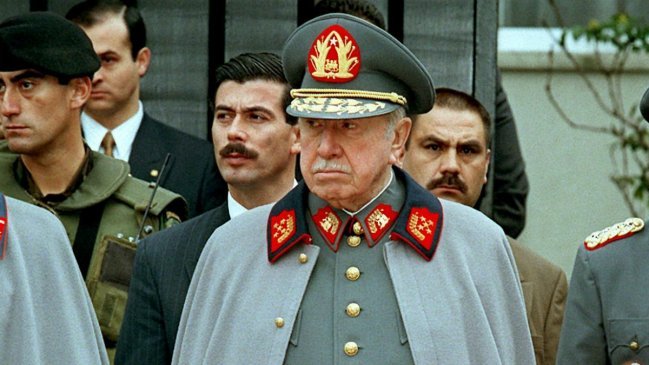 Revelan que romance entre Pinochet y una pianista ecuatoriana pudo cambiar la historia de Chile