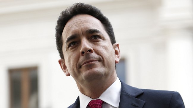 Grave denuncia contra ex diputado PPD por difundir fotos íntimas de su ex pareja en redes sociales