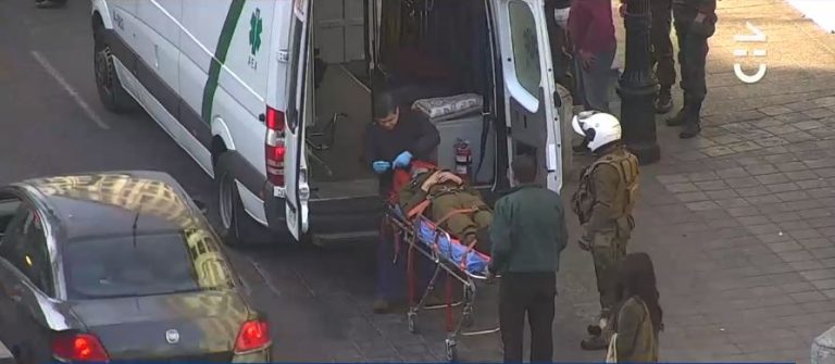 Conductor arrastró por 50 metros a carabinero tras evadir control policial en pleno centro de Santiago