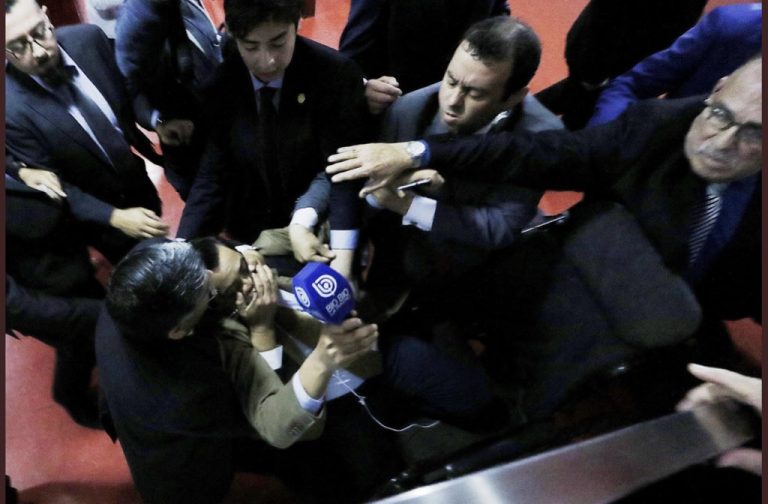 La brutal agresión que recibieron los periodistas por guardaespaldas de obispo evangélico