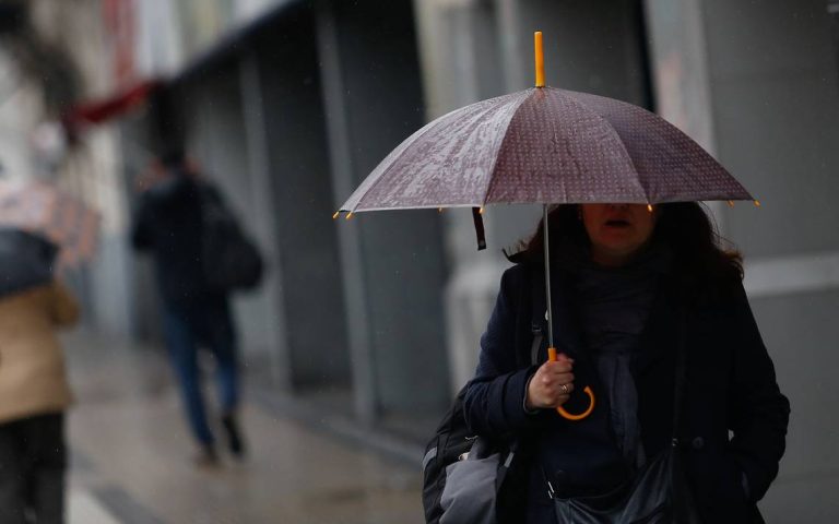 A prepararse: Decretan alerta temprana preventiva para la RM por paso de frente del mal tiempo