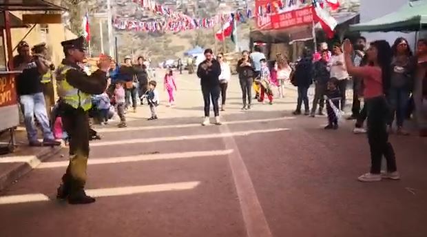 Carabinero se lució con pie de cueca en Lo Barnechea