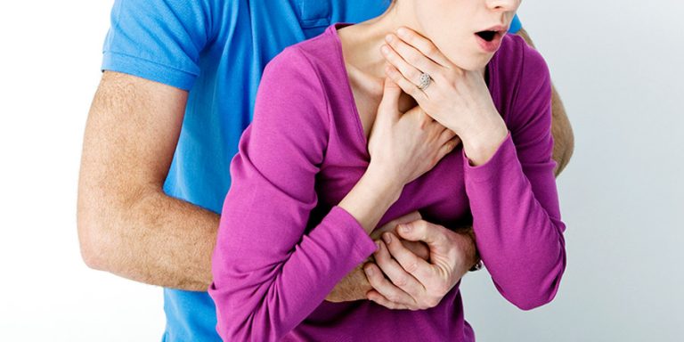 Cómo realizar la maniobra de Heimlich con la que podrás salvar una vida este 18
