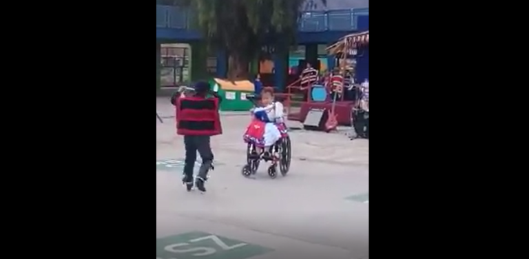 Emotivo video: Niña que bailó cueca en silla de ruedas se convirtió en viral