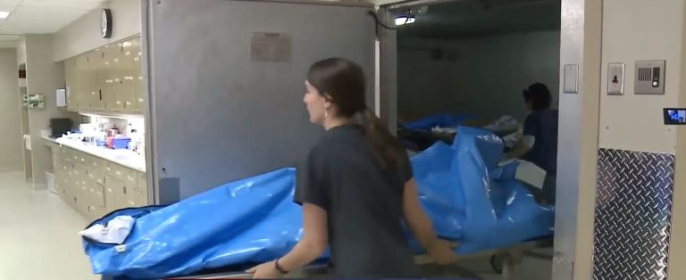 Murió, resucitó y regresó a la fiesta: Hombre vivió la experiencia más extrema tras ser declarado muerto