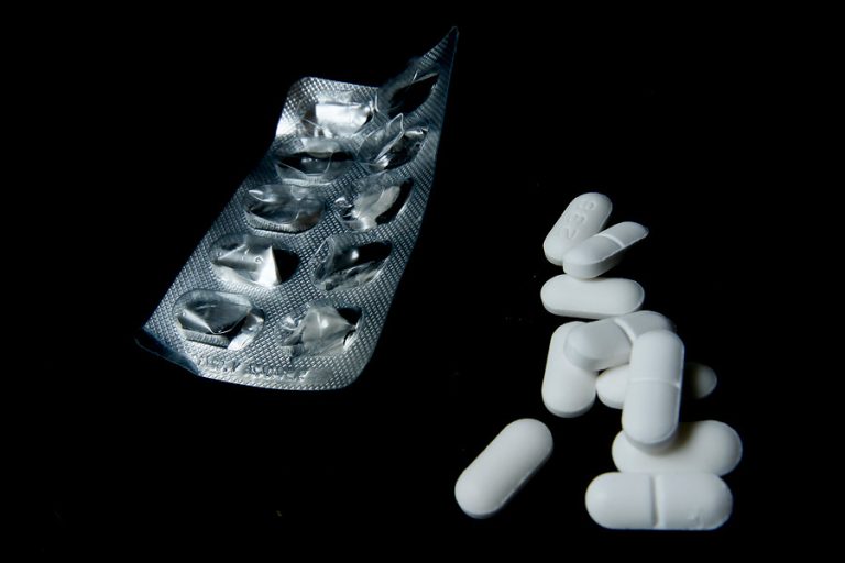 Antiinflamatorios y para la presión: En Chile se compran más de 1,8 millones de pastillas por día