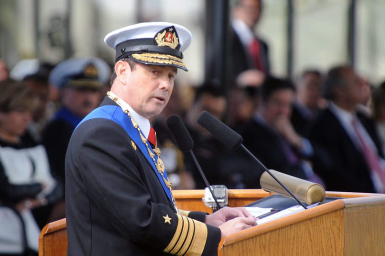 Cuestionado ex jefe de la Armada por caso tsunami en 2010 pide usar las armas en contra de Bolivia