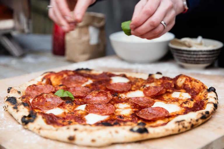 Trabajo soñado: Puedes ganar hasta $600 mil siendo un catador de pizza 😋