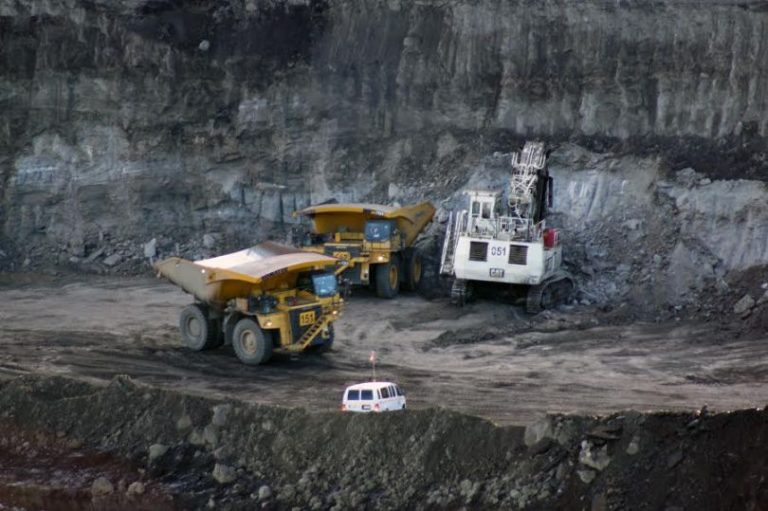 Ambientalistas indignados: SEA aprobó que Mina Invierno use tronaduras en Isla Riesco