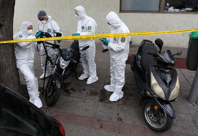 Carabineros realizó allanamiento a casa donde vivirían motochorros que le robaron celular a una mujer