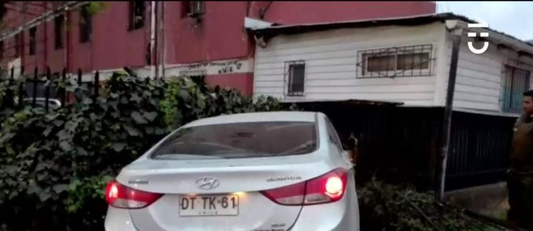 Portonazo: Delincuentes quedaron a centímetros de entrar al dormitorio de una niña tras perder el control de un vehículo