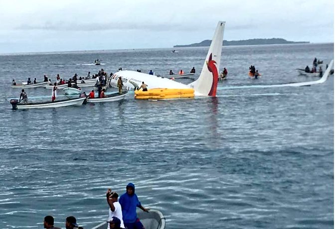 Estremecedoras imágenes: Accidente aéreo en isla del Pacífico no dejó víctimas fatales