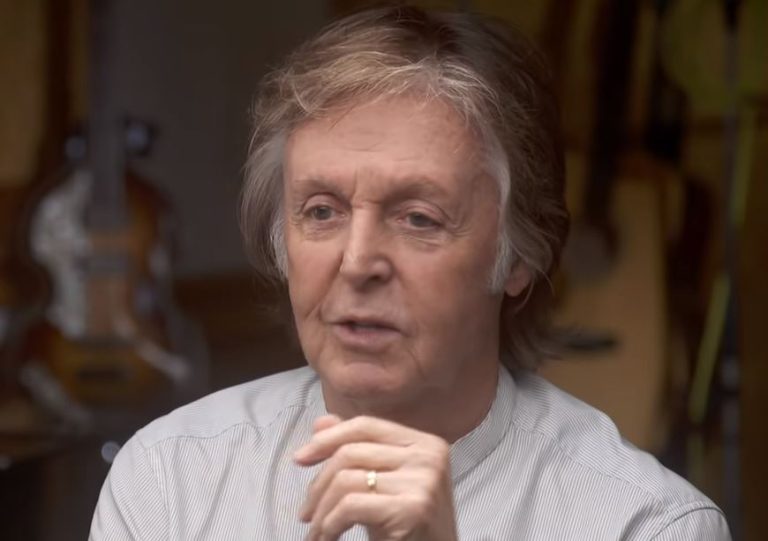 Paul McCartney reveló que en vida John Lennon nunca le tiró flores a sus canciones
