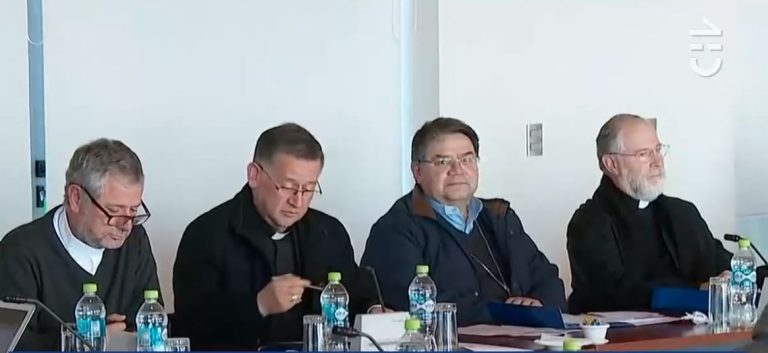 Iglesia retira instructivo para sacerdotes contra el abuso sexual