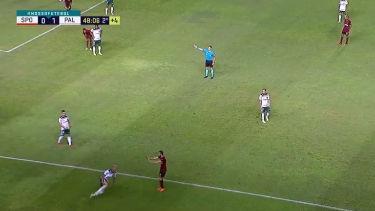 ¡Y encima reclama! Deyverson se superó a sí mismo con la simulación más ridícula del 2018