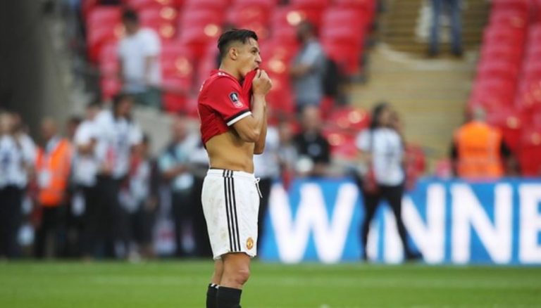 Alexis tendría un pie fuera del Manchester United: Así lo aseguran los medios ingleses