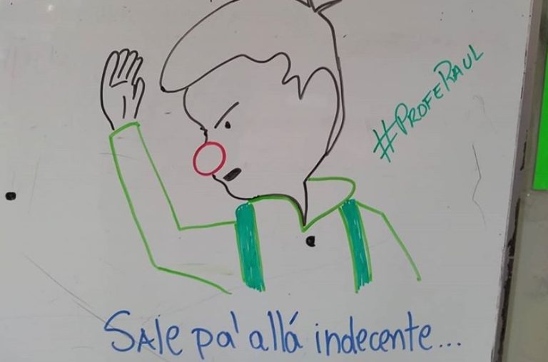 Profesor chileno que dedica memes hechos a mano a sus alumnos se volvió viral con un 