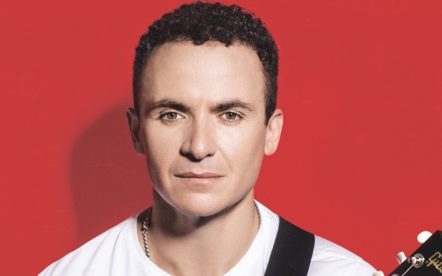 El exitoso cantante colombiano Fonseca trae nuevas canciones a Chile