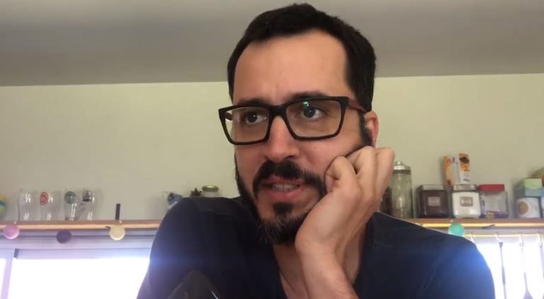 Dijo “todes” a sus alumnos y lo despidieron: Profesor que usó lenguaje inclusivo denuncia desvinculación injustificada