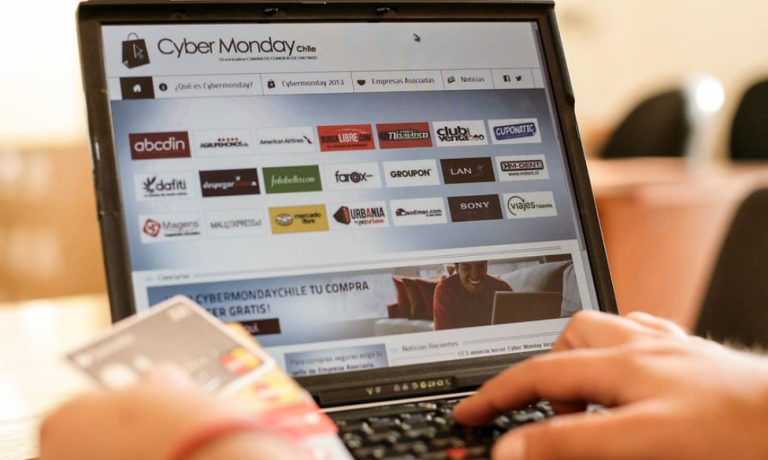 Sitios caídos, falsas rebajas y largas esperas: Así comenzó la versión 2018 del CyberMonday