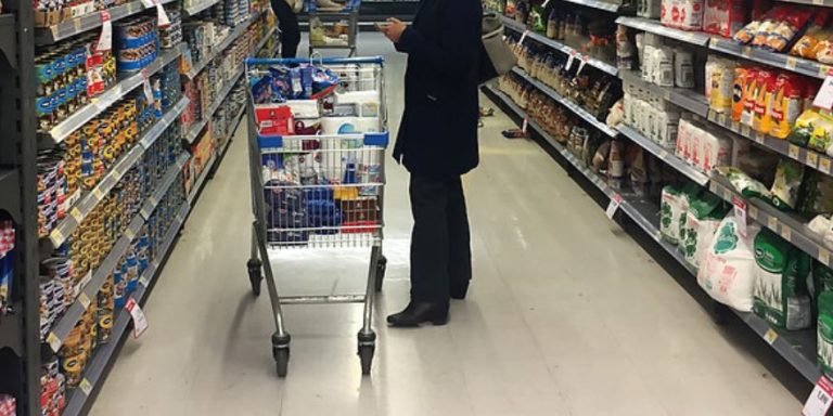 Mujer acusada de hurto en supermercado falleció mientras estaba retenida por los guardias