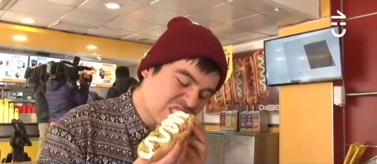 Concepción: Joven multado por comprar en la calle recibirá un año de completos gratis