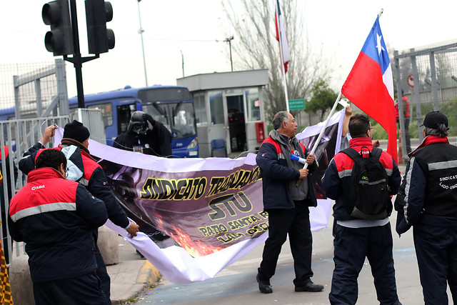 “No es forma de plantear requerimientos”: Ministra de transporte criticó violencia tras huelga de choferes de SuBus
