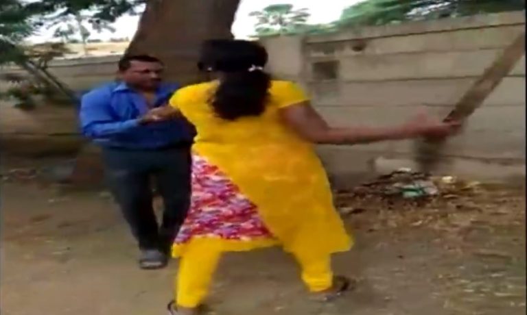 Le pegó con un palo: Mujer le dio una paliza a su ejecutivo de cuentas por pedirle sexo a cambio de aprobar su crédito