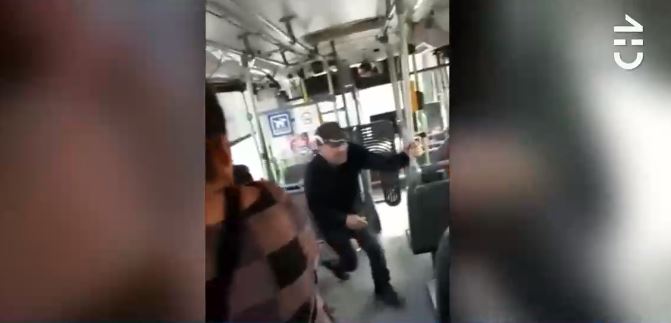 Desconocidos atacaron con piedras micro de Subus que tenía niños en su interior