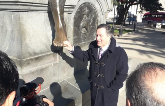 Canciller Roberto Ampuero inició recorrido por zona austral de Chile