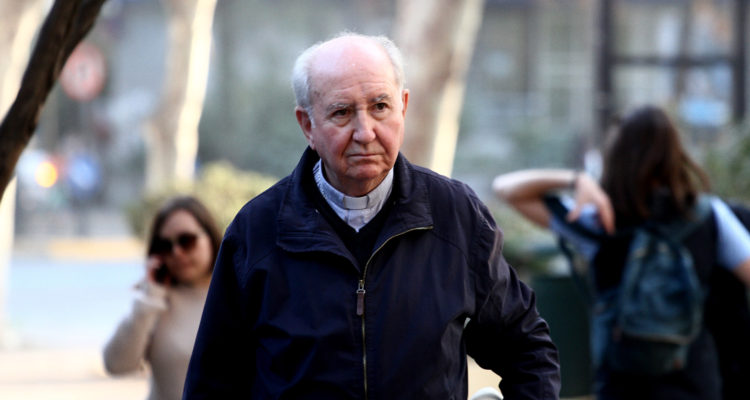 Revelan documento donde Errázuriz admite que cerró investigación contra Karadima