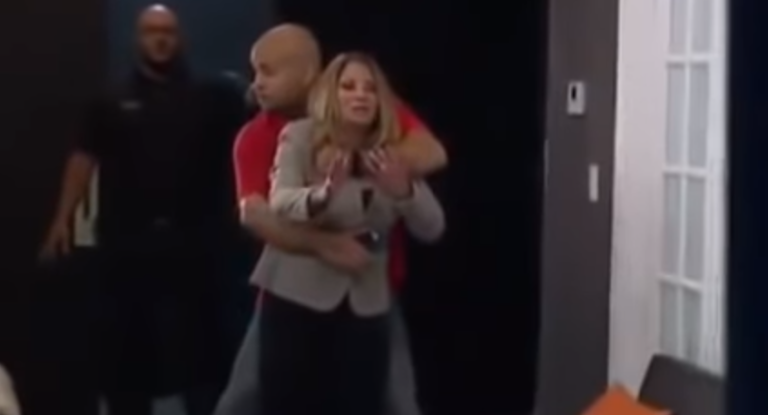 Momentos de tensión: Litigante tomó por el cuello a la Dra. Polo en medio de la grabación de “Caso cerrado”