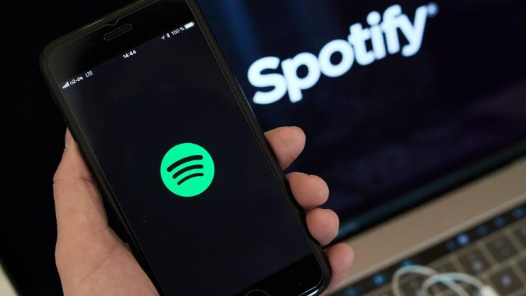 Estas son las 10 canciones más escuchadas en Spotify por universitarios chilenos