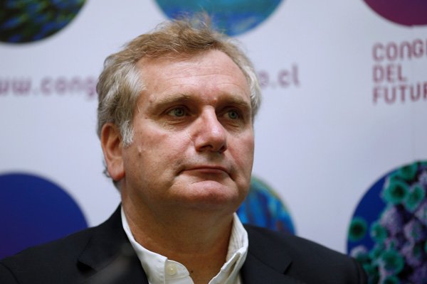 Tras polémica por baja del presupuesto en ciencias, Mario Hamuy presenta su renuncia a la presidencia de Conicyt