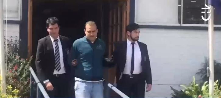 Le lanzó ácido en las piernas: Conductor de Beat atacó sexualmente a una mujer