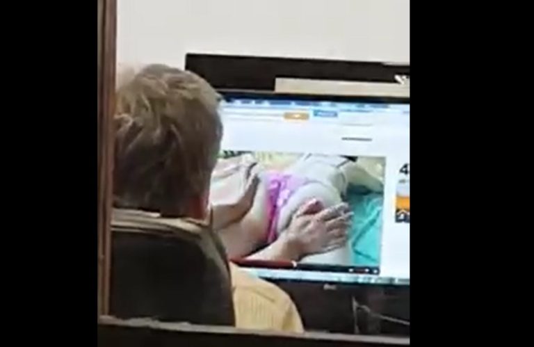 Funcionario de Juzgado Civil fue captado viendo pornografía en su oficina y en horario laboral