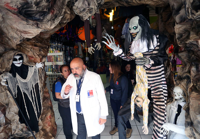 Autoridad sanitaria advirtió peligros en la venta de máscaras y disfraces para Halloween