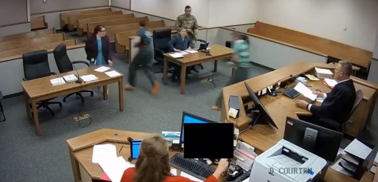 Los salió persiguiendo: Delincuentes escaparon desde la sala de un tribunal y el propio juez inició la persecución