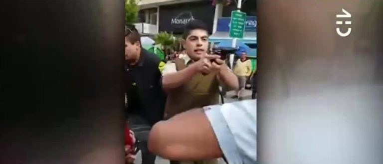 Carabinero sacó su arma de servicio en medio de detención de vendedores ambulantes