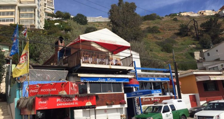 Dos mujeres cayeron desde el balcón de un restaurante al intentar tomarse una selfie