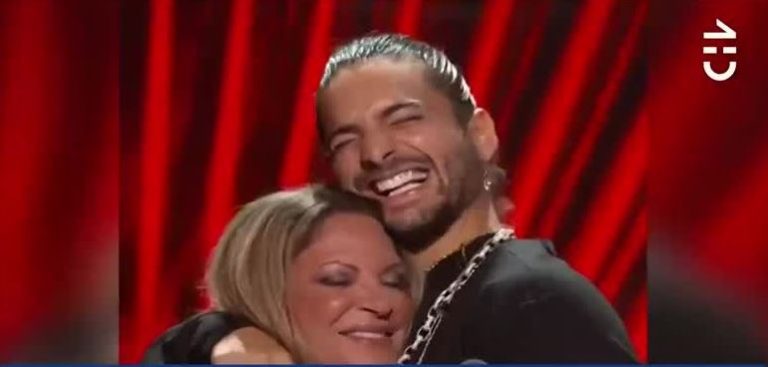 El romántico beso entre la Doctora Polo y Maluma que se robó la atención en premiación