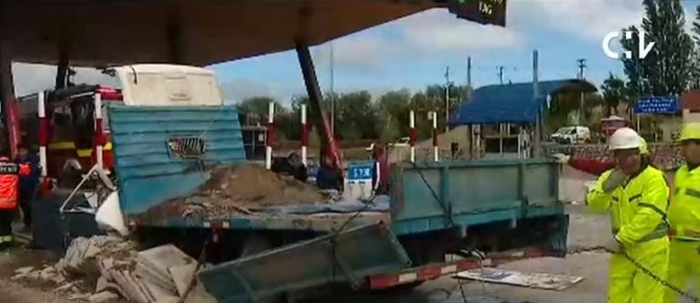 Chofer decidió chocar muro de contención en plaza de peaje tras quedar sin frenos